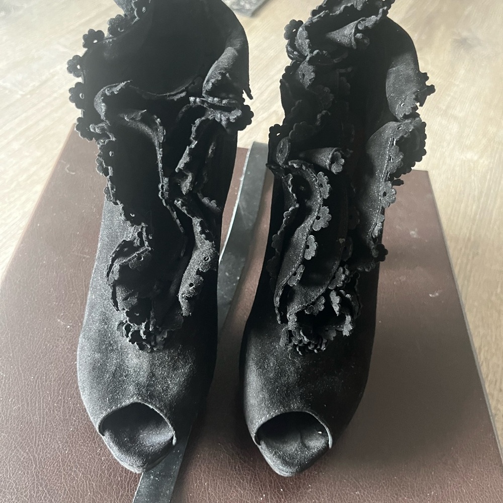 Alaia Black Ruffled Peep-Toe Heeled Suede Boots